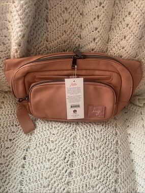 NWT- Lug Hitch ML Blush